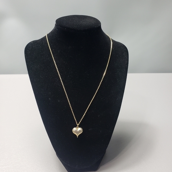 Beautiful gold tone heart necklace - Picture 5 of 5